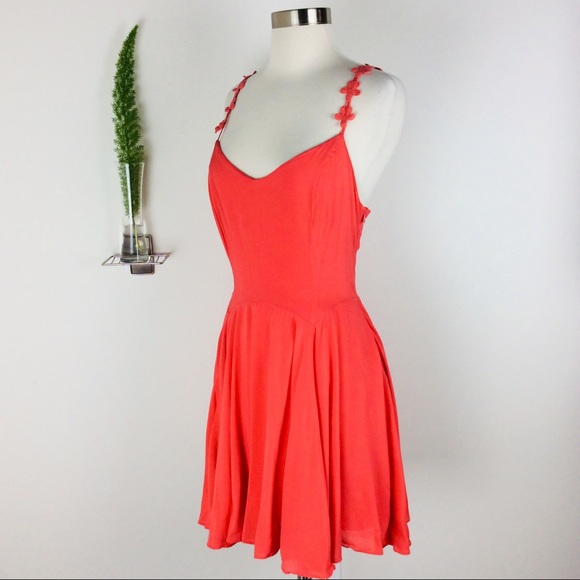 Kimchi Blue Gorgeous Strappy Flowy Dress Size (M) - Picture 4 of 7